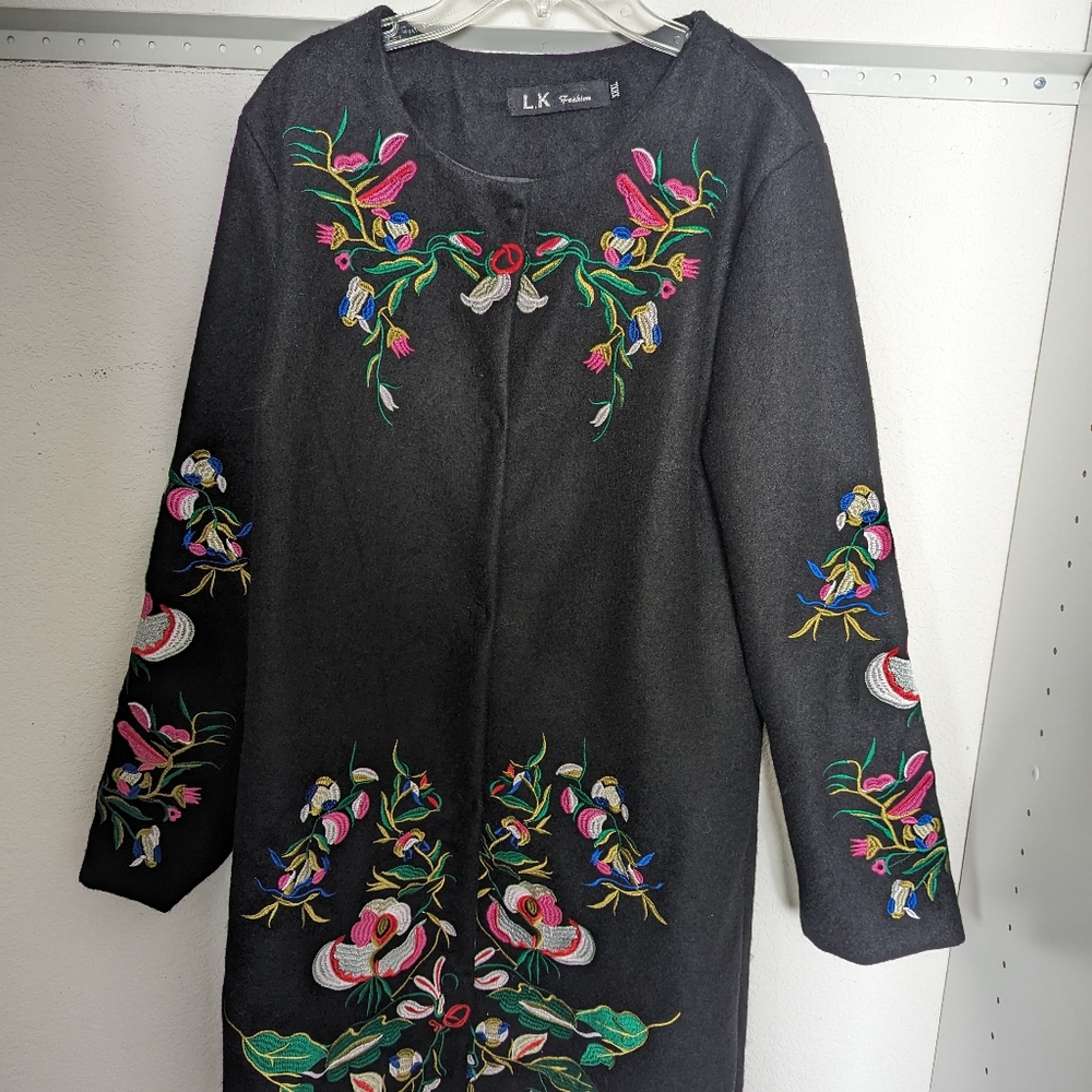 Embroidered wool beautiful jacket/Blazer With Pockets!